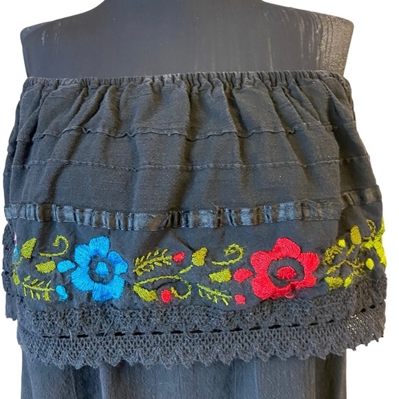 Embroidered Flowers Off The Shoulder Traditional Blouse - Picture 9 of 16